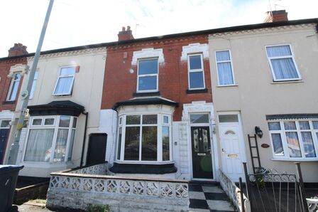 Yew Tree Lane, 3 bedroom Mid Terrace House to rent, £1,100 pcm