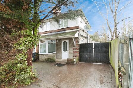 Oakhurst Road, 3 bedroom Semi Detached House to rent, &pound;1,250 pcm