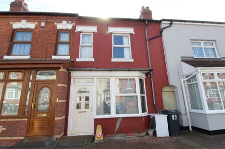 3 bedroom Mid Terrace House for sale
