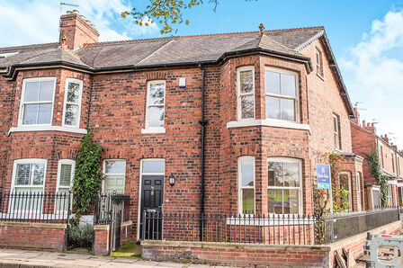 Knavesmire Crescent, 4 bedroom Semi Detached House to rent, £2,100 pcm