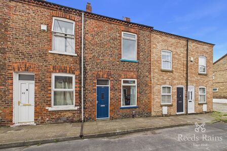 2 bedroom Mid Terrace House to rent