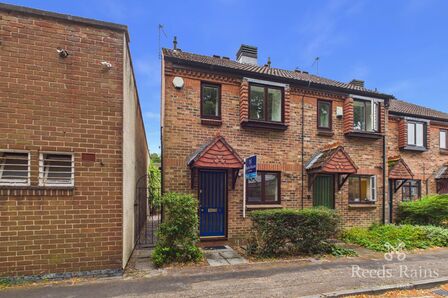 De Grey Terrace Avenue Road, 2 bedroom End Terrace House to rent, &pound;1,300 pcm