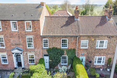 Main Street, 2 bedroom Mid Terrace House for sale, £350,000