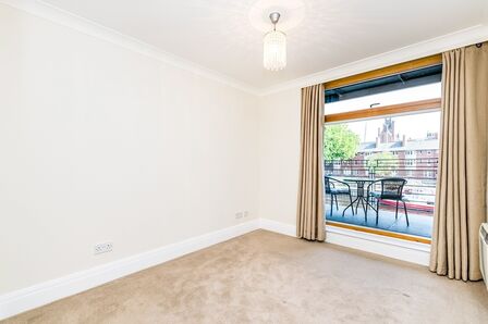 Skeldergate, 2 bedroom  Flat to rent, £1,350 pcm