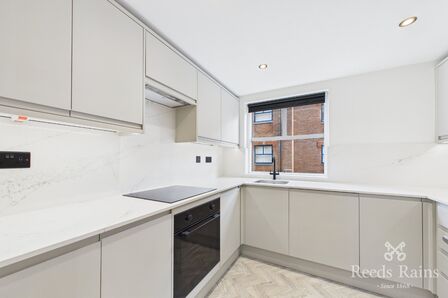 Skeldergate, 2 bedroom Flat to rent, &pound;1,700 pcm