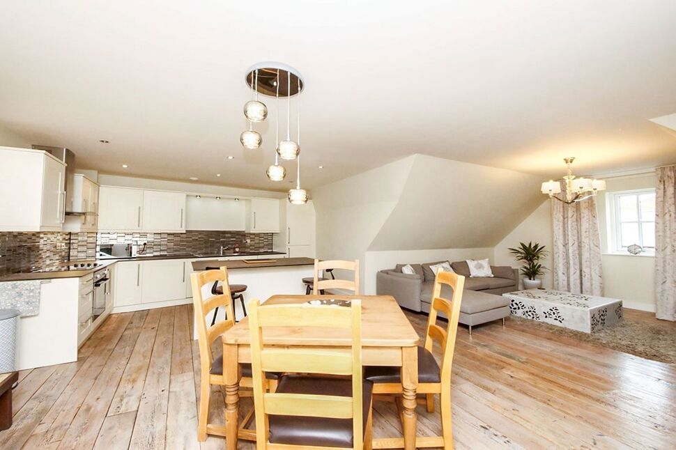 Open Plan Living Room / Kitchen