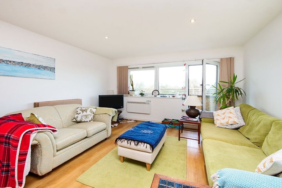 Open Plan Living Room / Kitchen