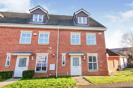 Rainsborough Way, 3 bedroom End Terrace House to rent, £1,400 pcm