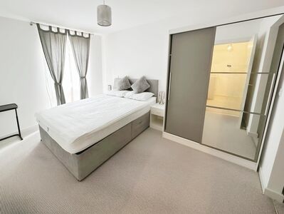 Pound Lane, 2 bedroom  Flat to rent, £1,350 pcm