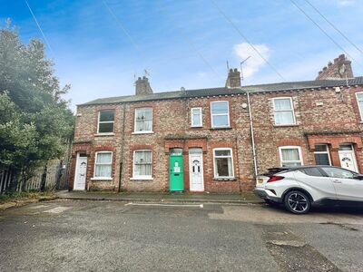 Hillsborough Terrace, 2 bedroom Mid Terrace House to rent, £1,100 pcm
