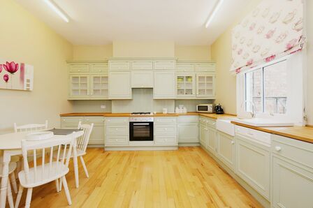 2 bedroom  Flat to rent
