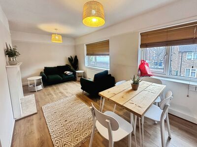 Backhouse Street, 2 bedroom Flat to rent, &pound;1,500 pcm