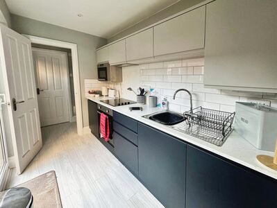 Lower Ebor Street, 2 bedroom Mid Terrace House to rent, £1,250 pcm