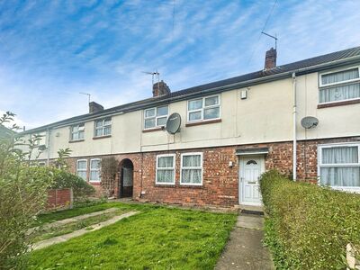 4 bedroom Mid Terrace House to rent
