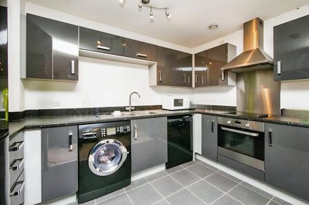 College Court, 2 bedroom  Flat to rent, £1,050 pcm