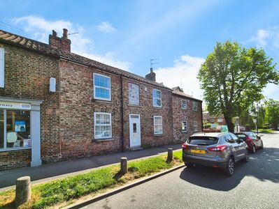 Main Street, 2 bedroom Mid Terrace House for sale, £285,000