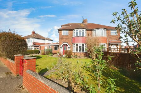 Kirkstone Drive, 4 bedroom Semi Detached House for sale, £400,000