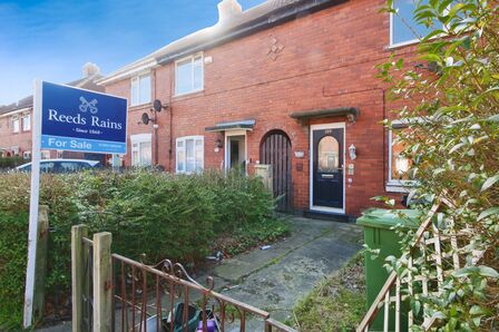 2 bedroom Mid Terrace House for sale