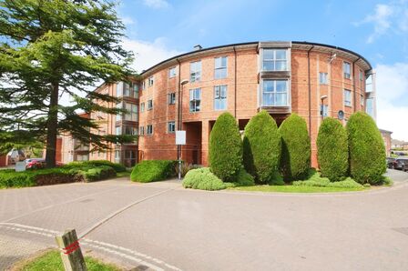 College Mews, 1 bedroom  Flat for sale, £160,000