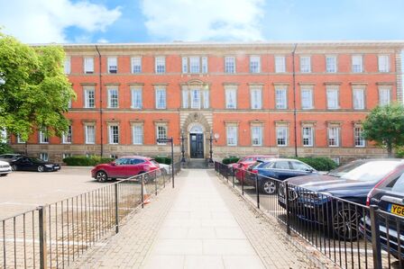 3 bedroom  Flat for sale
