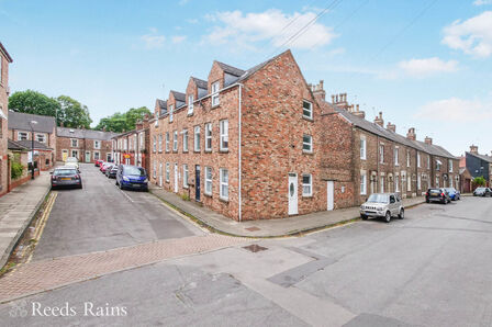 2 bedroom End Terrace House for sale