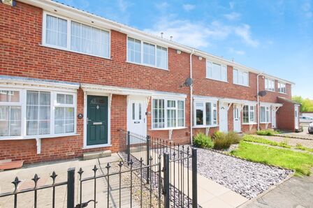2 bedroom Mid Terrace House for sale