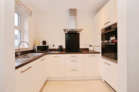 2 bedroom End Terrace House for sale