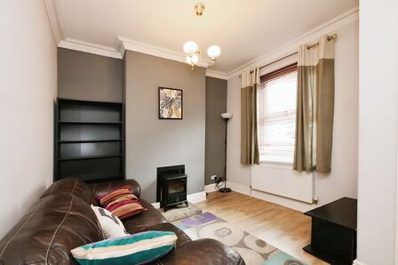 2 bedroom Mid Terrace House for sale