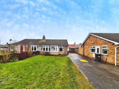 Beech Avenue, 2 bedroom Semi Detached Bungalow to rent, &pound;1,200 pcm