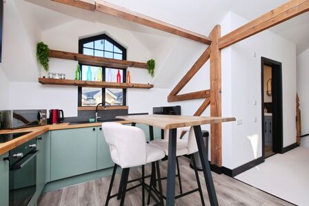 Howard Street, 2 bedroom Semi Detached House to rent, &pound;1,500 pcm