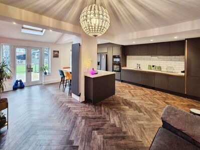 Woodside Avenue, 5 bedroom Semi Detached House for sale, &pound;425,000