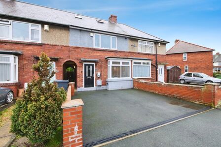 3 bedroom Mid Terrace House for sale