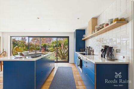 Broughton Way, 2 bedroom Detached Bungalow to rent, &pound;1,500 pcm