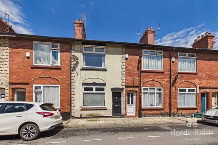 2 bedroom Mid Terrace House for sale