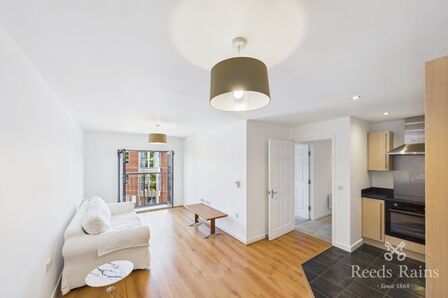 2 bedroom Flat for sale