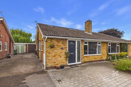 4 bedroom Semi Detached Bungalow for sale
