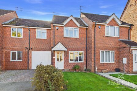 3 bedroom Mid Terrace House for sale