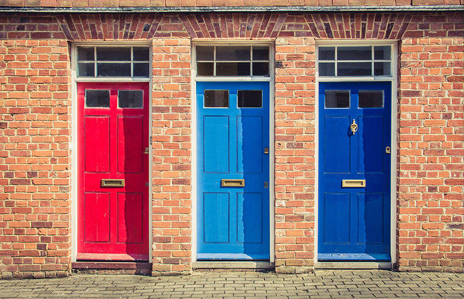 3 doors - Red, light blue and dark blue