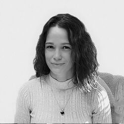 Emma Stewart  Senior Financial Consultant