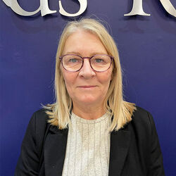 Tracy Stocks Sales Negotiator