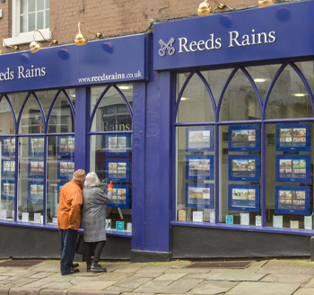 A letting agent showing landlords a laptop